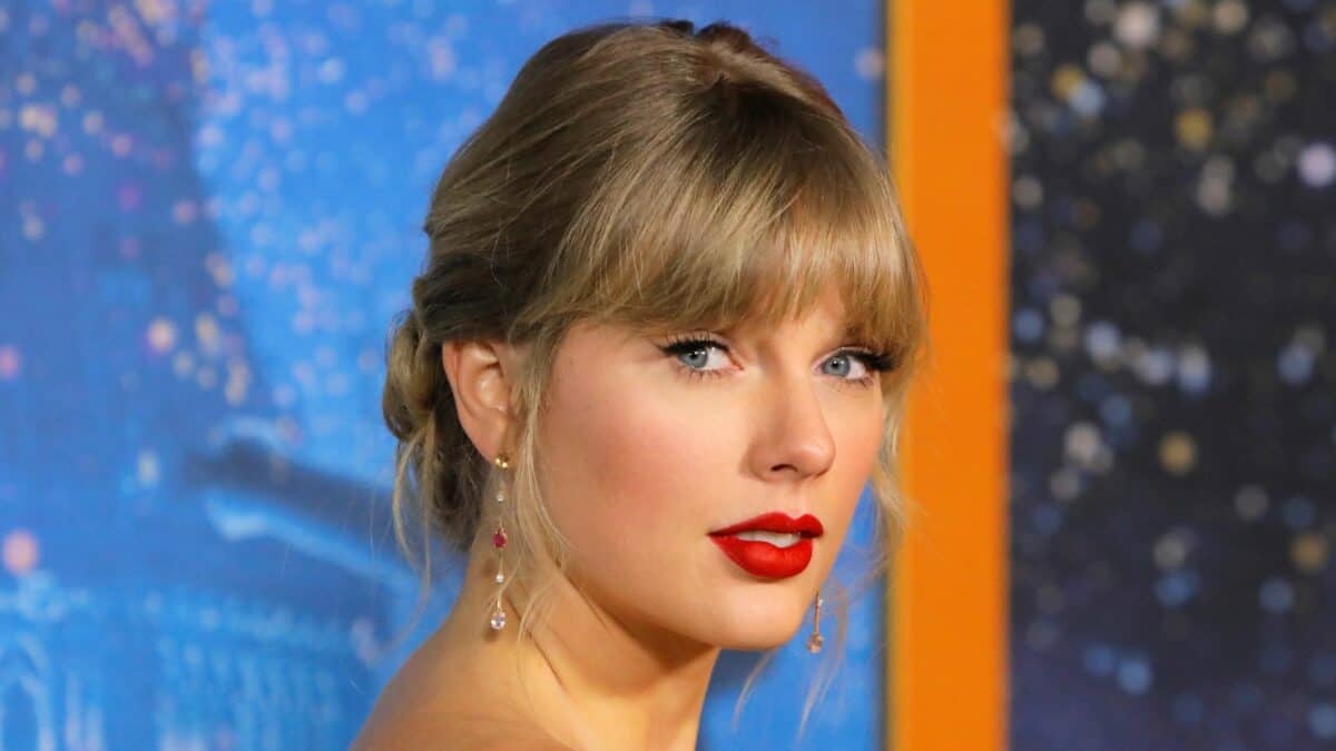 Top 10 Facts About Taylor Swift - Fun Kids - The UK's Children's Radio ...